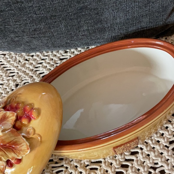 Fitz & Floyd Del Vino Casserole Dish w/Lid - Picture 5 of 12